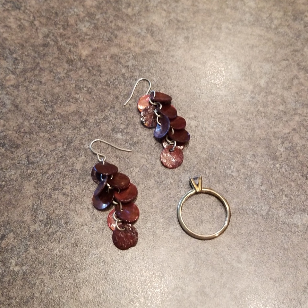 Brown shell earrings - Picture 3 of 3